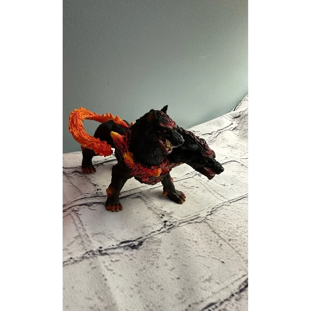 Schleich‎ Eldrador Creatures Hellhound 2-Headed Dog Figure Animal Figurine 2017